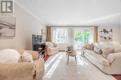 1428 Petrie Way, Mississauga, ON - Indoor Photo Showing Living Room