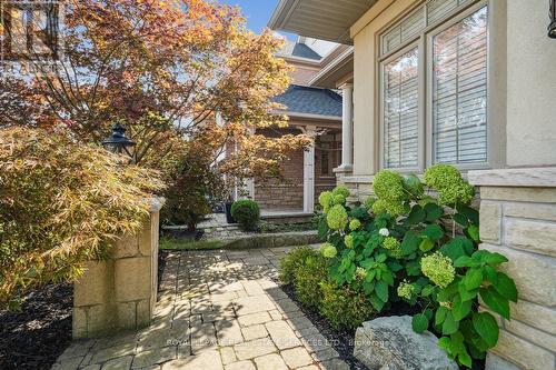 2254 Kwinter Road, Oakville, ON - Outdoor