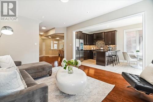 2254 Kwinter Road, Oakville, ON - Indoor Photo Showing Living Room