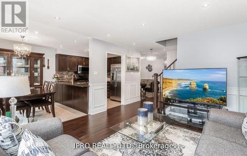 62 Kalahari Road, Brampton (Sandringham-Wellington), ON - Indoor Photo Showing Living Room