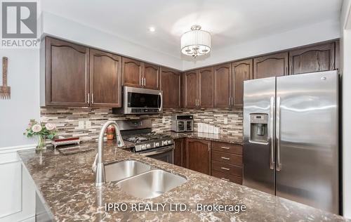 62 Kalahari Road, Brampton, ON - Indoor Photo Showing Kitchen With Stainless Steel Kitchen With Double Sink With Upgraded Kitchen