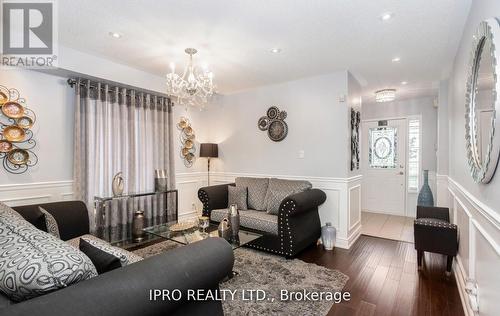 62 Kalahari Road, Brampton (Sandringham-Wellington), ON - Indoor Photo Showing Living Room