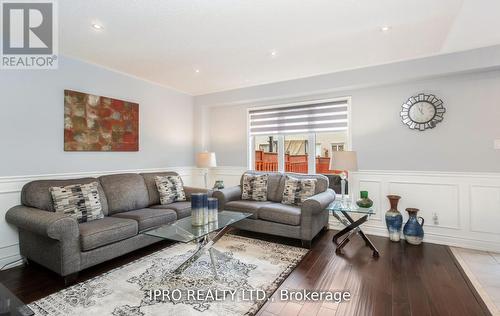 62 Kalahari Road, Brampton (Sandringham-Wellington), ON - Indoor Photo Showing Living Room