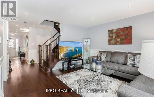 62 Kalahari Road, Brampton (Sandringham-Wellington), ON - Indoor Photo Showing Living Room