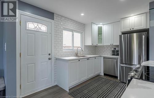 30 Larch Street, Hamilton, ON - Indoor Photo Showing Kitchen