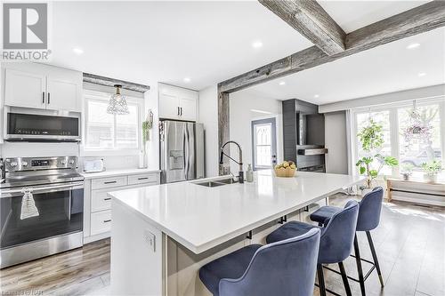 8057 Aintree Drive, Niagara Falls, ON - Indoor Photo Showing Kitchen With Double Sink With Upgraded Kitchen