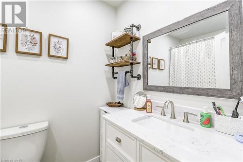 8057 Aintree Drive, Niagara Falls, ON - Indoor Photo Showing Bathroom