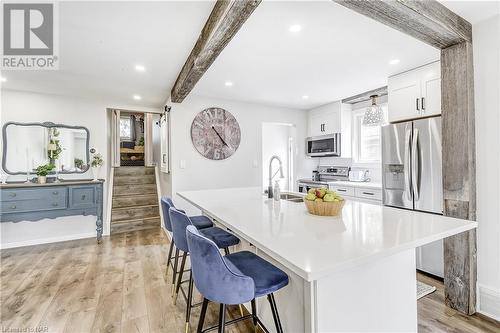 8057 Aintree Drive, Niagara Falls, ON - Indoor Photo Showing Kitchen With Upgraded Kitchen