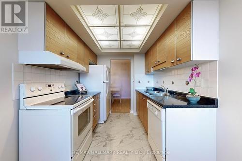 607 - 757 Victoria Pk Avenue, Toronto (Oakridge), ON - Indoor Photo Showing Kitchen With Double Sink