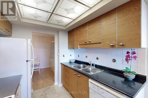 607 - 757 Victoria Pk Avenue, Toronto (Oakridge), ON - Indoor Photo Showing Kitchen With Double Sink