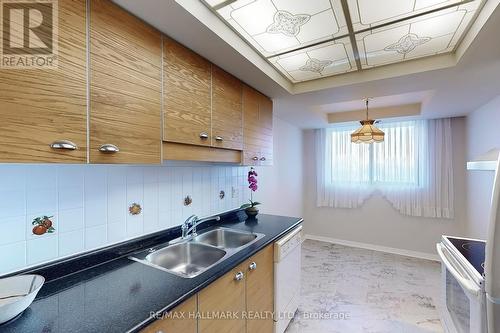 607 - 757 Victoria Pk Avenue, Toronto, ON - Indoor Photo Showing Kitchen With Double Sink