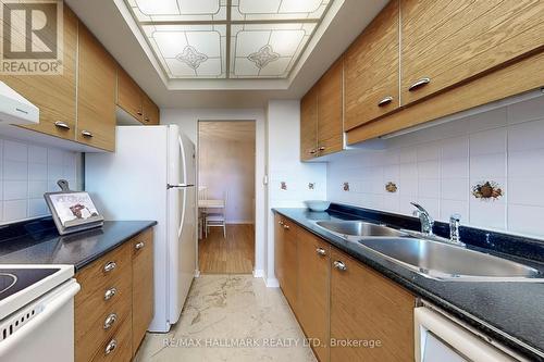 607 - 757 Victoria Pk Avenue, Toronto, ON - Indoor Photo Showing Kitchen With Double Sink