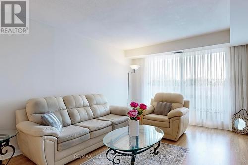 607 - 757 Victoria Pk Avenue, Toronto, ON - Indoor Photo Showing Living Room