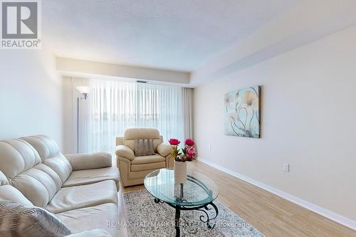 607 - 757 Victoria Pk Avenue, Toronto, ON - Indoor Photo Showing Living Room