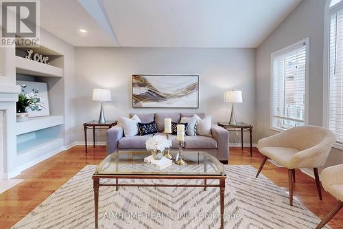 61 Sarum Crescent, Markham, ON - Indoor Photo Showing Living Room