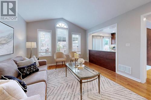 61 Sarum Crescent, Markham, ON - Indoor Photo Showing Living Room