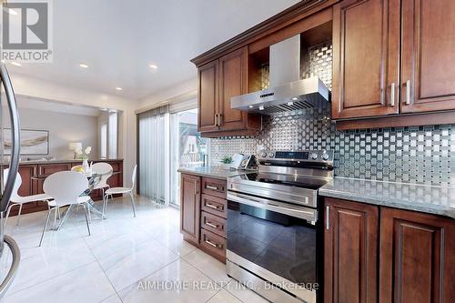 61 Sarum Crescent, Markham, ON - Indoor Photo Showing Kitchen