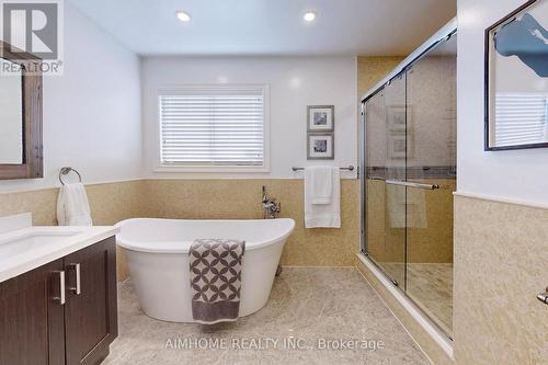 61 Sarum Crescent, Markham, ON - Indoor Photo Showing Bathroom