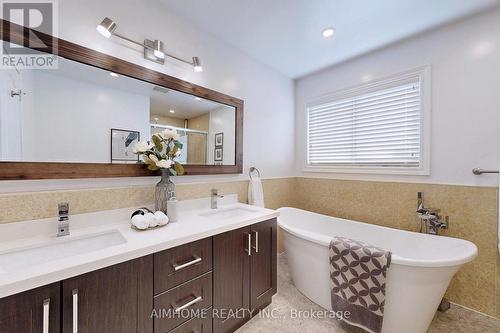 61 Sarum Crescent, Markham, ON - Indoor Photo Showing Bathroom