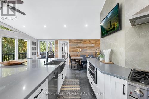 1167 Parkway Drive, Innisfil (Gilford), ON - Indoor Photo Showing Kitchen