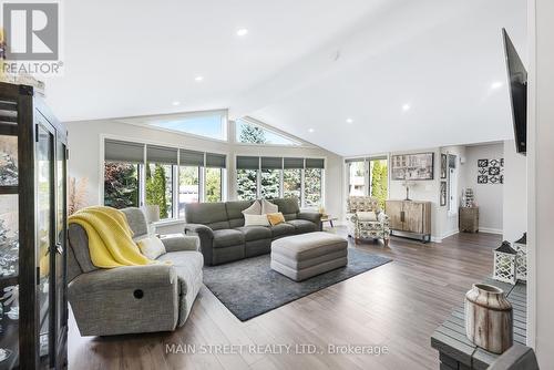 1167 Parkway Drive, Innisfil (Gilford), ON - Indoor Photo Showing Living Room