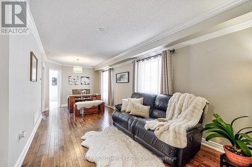 6098 Rowers Crescent, Mississauga, ON - Indoor Photo Showing Living Room