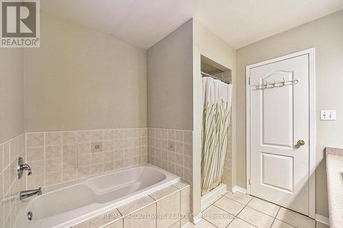 6098 Rowers Crescent, Mississauga, ON - Indoor Photo Showing Bathroom