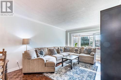 3681 Glencolin Court, Mississauga (Erindale), ON - Indoor Photo Showing Living Room