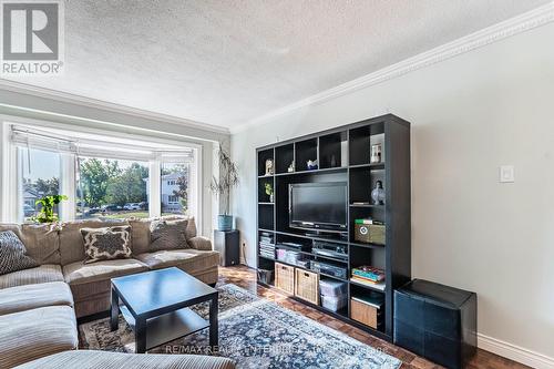 3681 Glencolin Court, Mississauga (Erindale), ON - Indoor Photo Showing Living Room