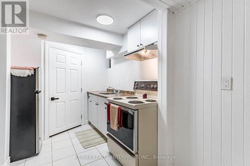 3681 Glencolin Court, Mississauga (Erindale), ON - Indoor Photo Showing Kitchen