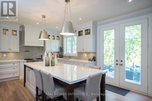 304 Mcgibbon Drive, Milton, ON - Indoor Photo Showing Kitchen With Upgraded Kitchen