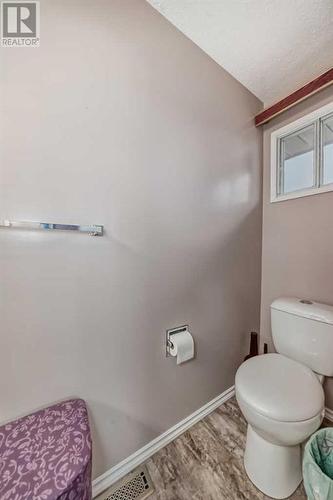 16 Cameron Crescent, Red Deer, AB - Indoor Photo Showing Bathroom