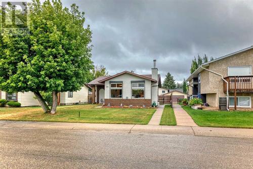 16 Cameron Crescent, Red Deer, AB - Outdoor With Facade