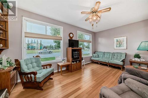 16 Cameron Crescent, Red Deer, AB - Indoor Photo Showing Living Room