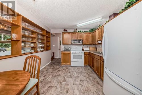 16 Cameron Crescent, Red Deer, AB - Indoor Photo Showing Kitchen