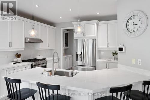 28 Coach Crescent, Whitby (Taunton North), ON - Indoor Photo Showing Kitchen With Double Sink With Upgraded Kitchen