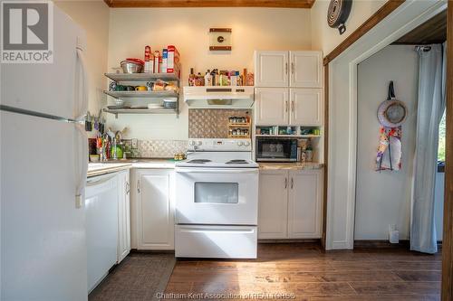 70 Inshes Avenue, Chatham, ON - Indoor Photo Showing Kitchen