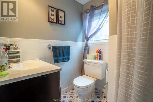 70 Inshes Avenue, Chatham, ON - Indoor Photo Showing Bathroom