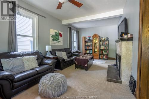 70 Inshes Avenue, Chatham, ON - Indoor Photo Showing Living Room