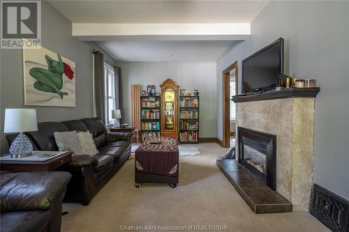 70 Inshes Avenue, Chatham, ON - Indoor Photo Showing Living Room With Fireplace