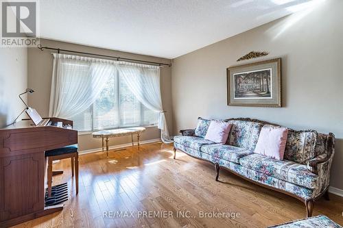 2 Ballycastle Crescent, Brampton, ON - Indoor Photo Showing Living Room