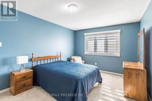 2 Ballycastle Crescent, Brampton, ON - Indoor Photo Showing Bedroom