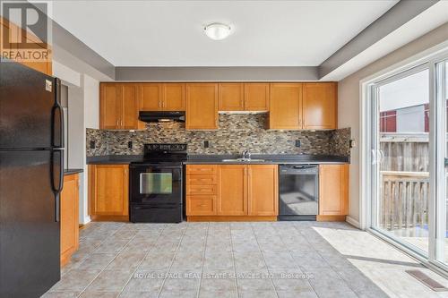 4016 Donnic Drive, Burlington, ON - Indoor Photo Showing Kitchen