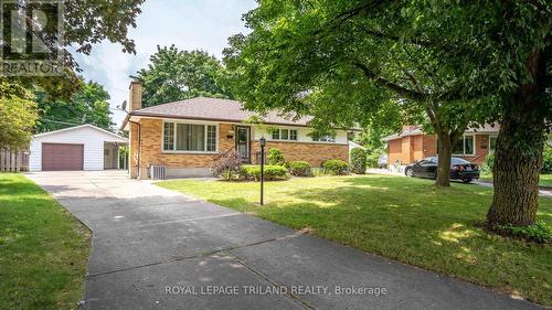 1195 Farnsborough Crescent, London, ON - Outdoor