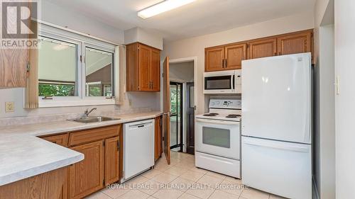 1195 Farnsborough Crescent, London, ON - Indoor Photo Showing Kitchen