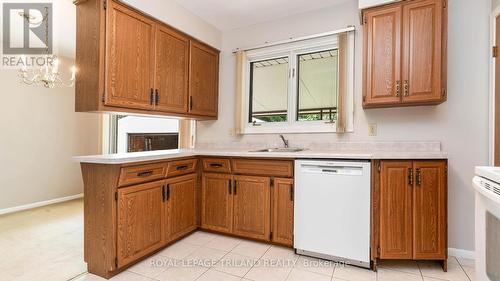 1195 Farnsborough Crescent, London, ON - Indoor Photo Showing Kitchen