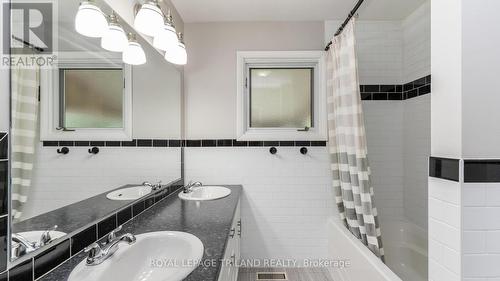 1195 Farnsborough Crescent, London, ON - Indoor Photo Showing Bathroom