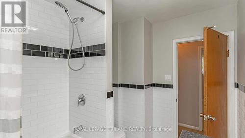 1195 Farnsborough Crescent, London, ON - Indoor Photo Showing Bathroom