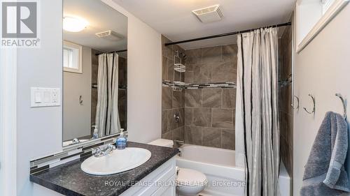 1195 Farnsborough Crescent, London, ON - Indoor Photo Showing Bathroom