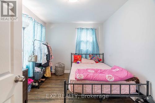 1504 Howland Avenue, London, ON - Indoor Photo Showing Bedroom